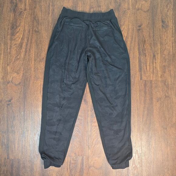 ATHLETA Lined Jogger in Black Camo, 985549 Size 0 - Picture 9 of 12